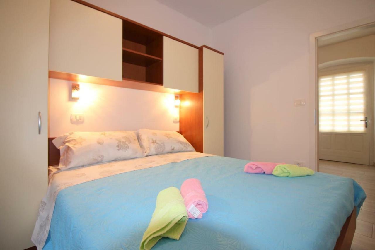 Apartment Noemi in city center Poreč Buitenkant foto