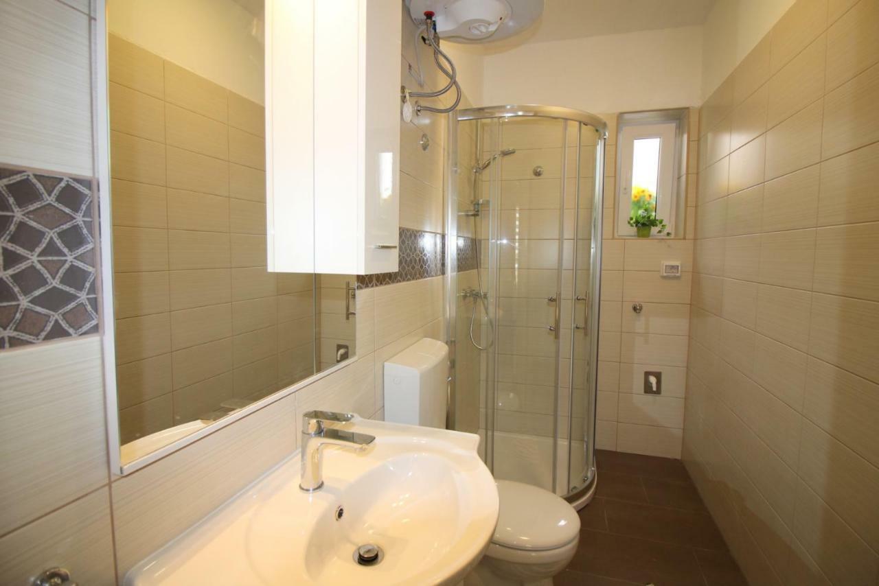 Apartment Noemi in city center Poreč Buitenkant foto